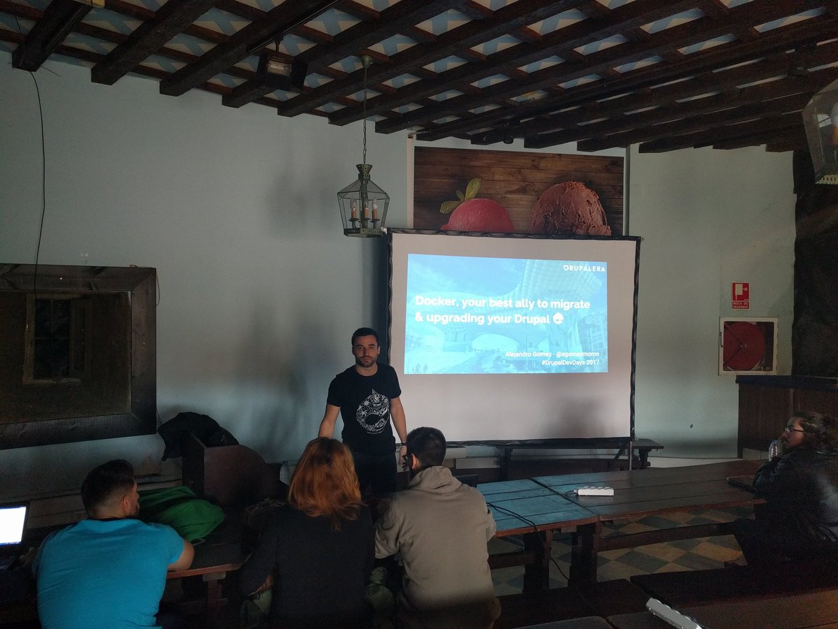 dmunarriz's tweet photo. One of the men of the event @agomezmoron : public commits, sessions and workshops. Thanks for your drupal push! @ladrupalera #drupaldevdays https://t.co/YhbytG3Q4z