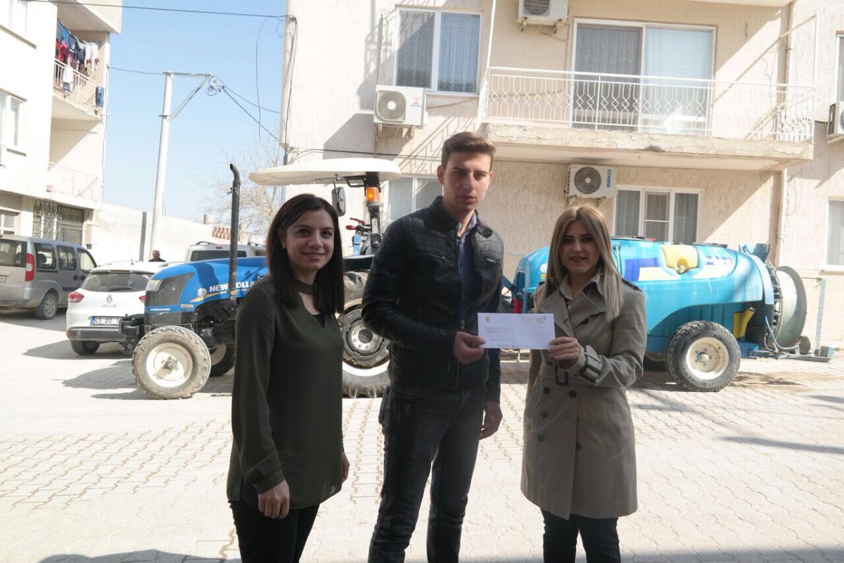 Manisa Saruhan ilçesinde düğün evine ve sünnet düğününe konuk olarak genç arkadaşlarımıza mektuplarını teslim ettik. EVETGazetemizi dağıttık