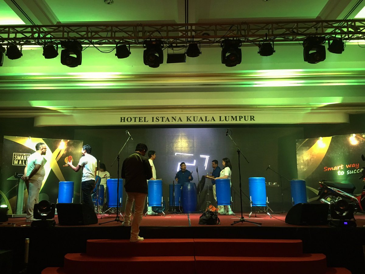 NoNoisePerc's tweet photo. Setel show kat MyTown Mall. Skrg NNP kat Istana Hotel utk pelancaran Smart Mall pulak π #nonoisepercussion #nnpmusic https://t.co/mDCHTfgRZm