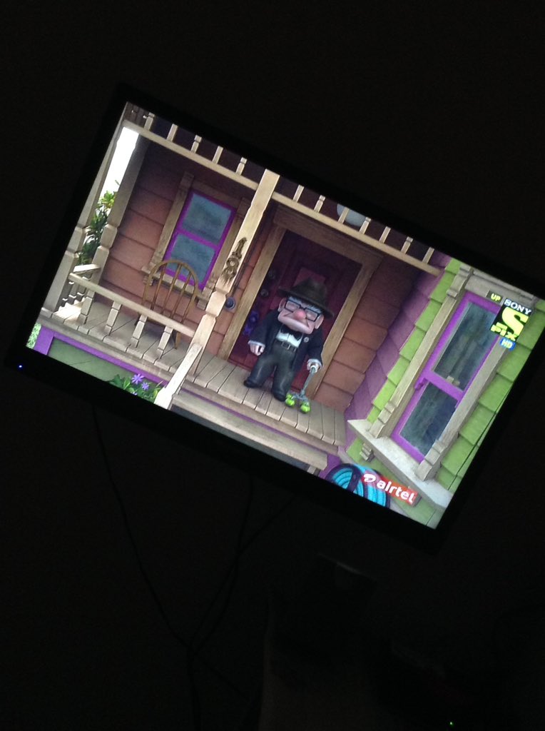 razz_diary's tweet photo. watching one of my favourite film #up movie #sonypixhd https://t.co/G5L8EaLkMJ