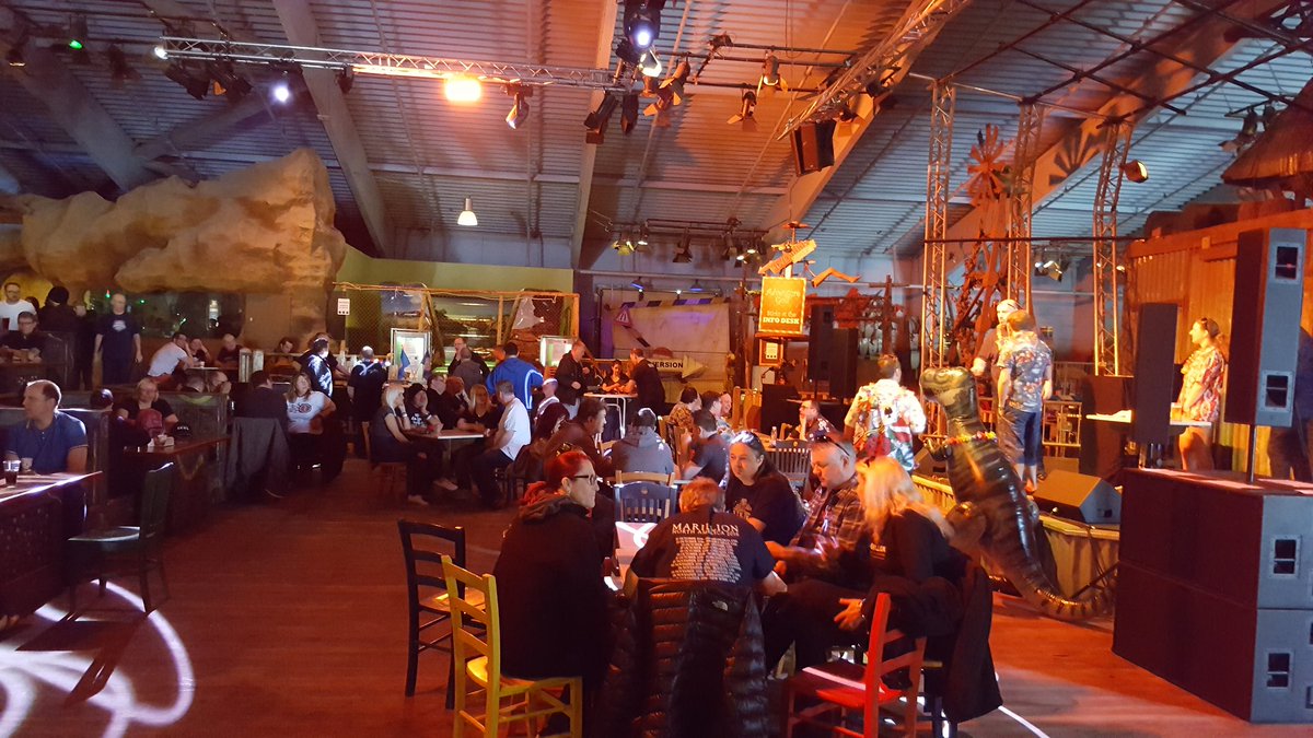 RodJKidd's tweet photo. #marillionweekend #pz17 it's Quiz time! Questions set by the fiendish CakeyBoys!! https://t.co/FuUSd9849p