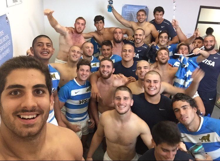 #RUGBYxESPN ¡Selfie ganadora! Los Pumitas derrotaron 36-26 a <a href="/ChiefsRugby/">Gallagher Chiefs</a> U20 en su gira por #NZ. Vía. <a href="/TomyMalanos/">Tomás Malanos</a>
