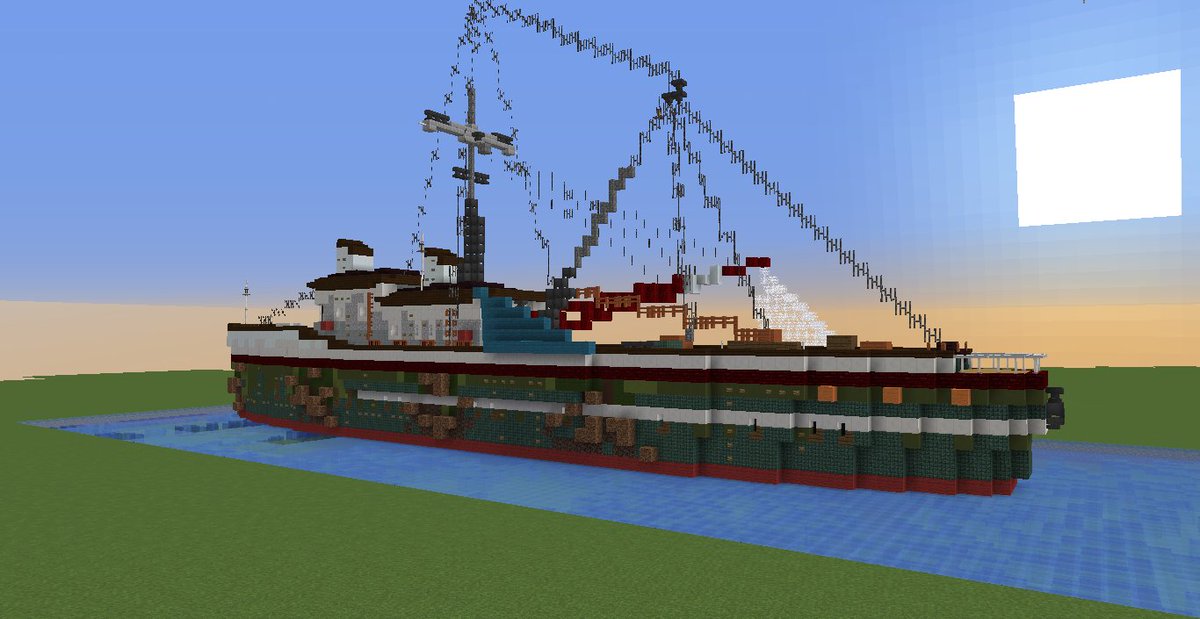 M0th__'s tweet photo. Been busy with build team stuff but I found the time to make this - an attempt at a more realistic fishing boat https://t.co/uhIGMnZhup