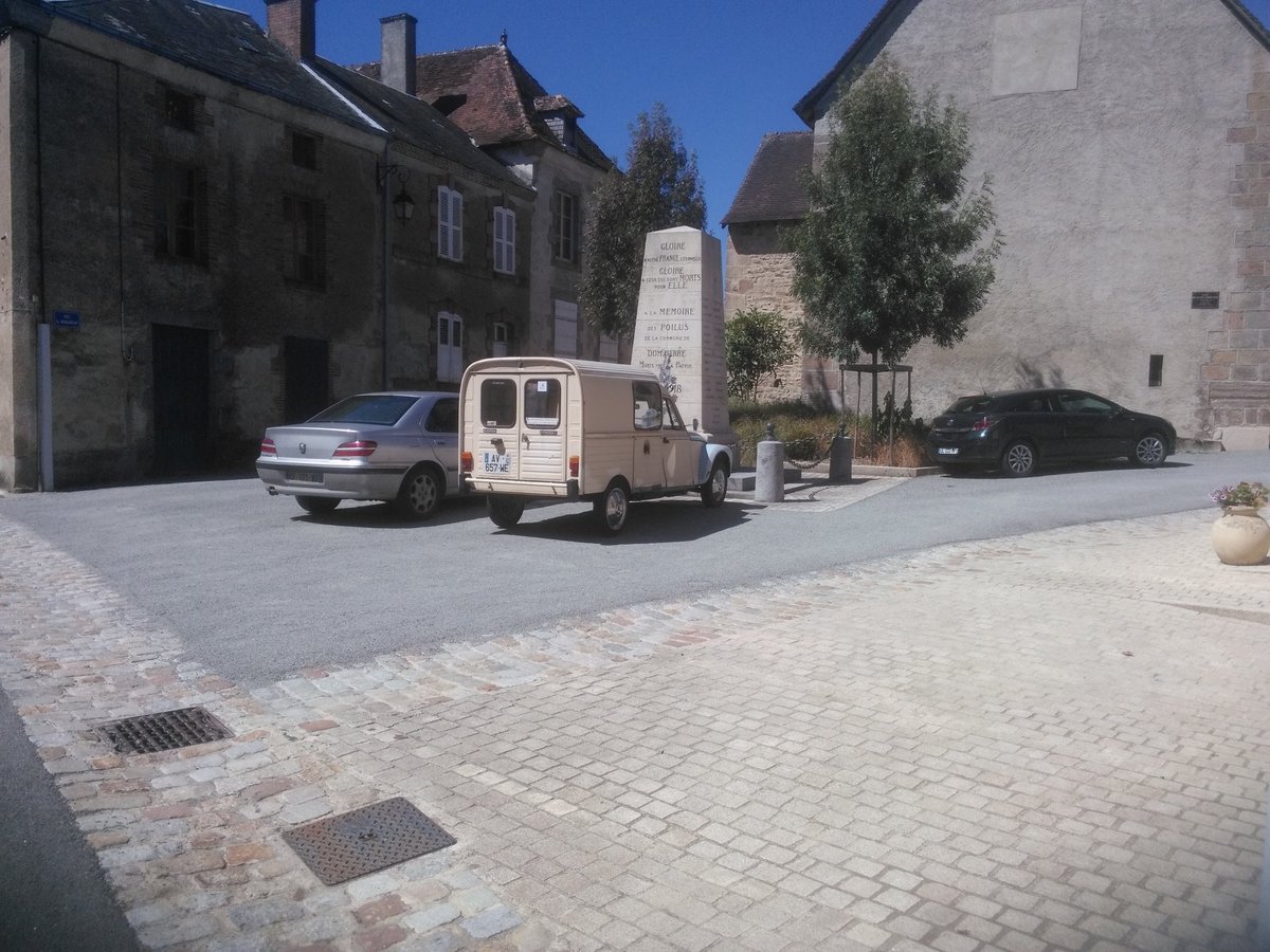 UDCVS's tweet photo. @Old_Skool_Ford @LearchC more French commercials. Renault lorry is still used as municipal vehicle in #Magnac-Laval https://t.co/2GFRg7F8mP
