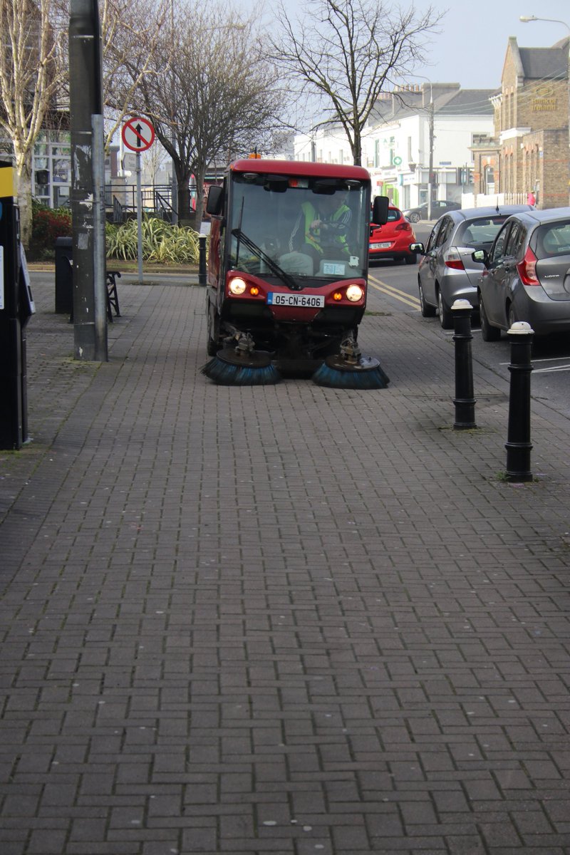 TTNewbridge's tweet photo. Great work being done @KildareCoCo mechanical #StreetSweeper on Main St. today. Please don't #Litter YOUR streets 
#ItsEasy2MakeADifference https://t.co/Erp2bpT4cE