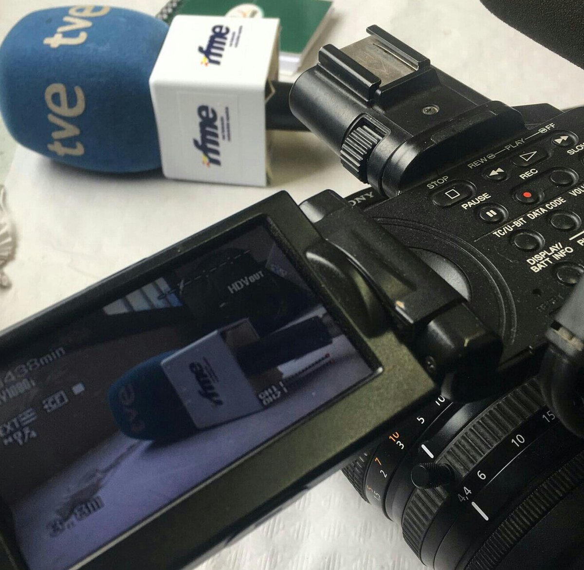 rfme_oficial's tweet photo. #facetoface @JoseButron17 @carloscampanomx en @teledeporte la prox semana! @mcvalverdeno @deportegob @LaLiga4Sports #ctoespañamx #valverde https://t.co/Igl2cgQSLH