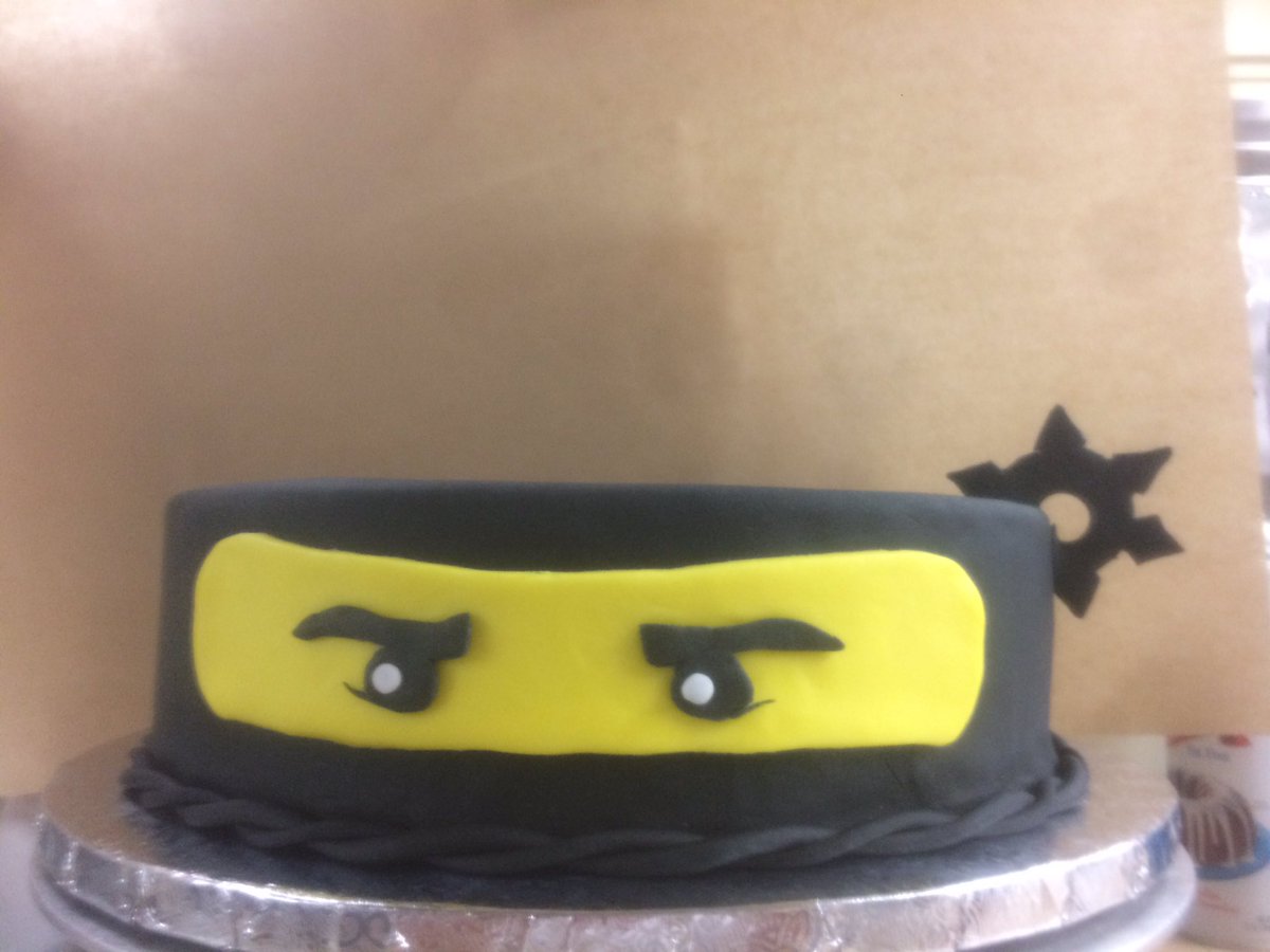 SkiBumSweets's tweet photo. Lego ninja cake. #cake #ninja #ninjathrowingstar #Baking #SoCute #cakedecorating https://t.co/JxTek5JMYB