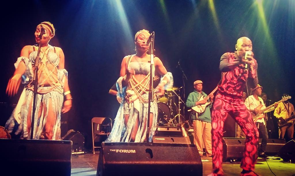 poetzee1's tweet photo. @RealSeunKuti #I'mlistening https://t.co/Tpsx5q9RUg