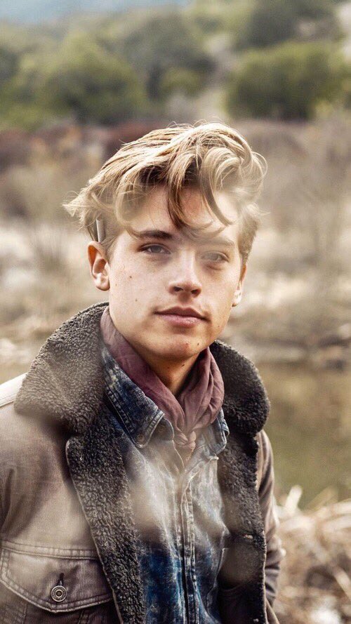 GossipRoomOff's tweet photo. Cole Sprouse aka Jughead de la série #Riverdale 📸🔥 https://t.co/vOVfBSkpkL