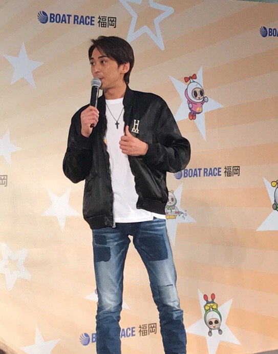 luvsma_2to_p's tweet photo. 森くんカッコよすぎました♡
脚長すぎるし顔ちっちゃいしスタイルやばすぎ…(〃ω〃) 
オールスター？だからかな？
後ろの☆がちょっと嬉しかった(๑˃̵ᴗ˂̵)
 #ボートレース福岡 #森且行 https://t.co/JNxeJVmGli