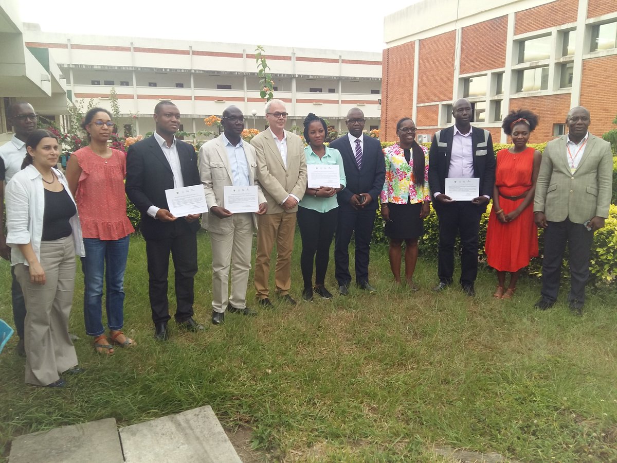 CERTICESup's tweet photo. Remise des 4 prix #MOOC CERTICE SUP niv1 de Côte d'Ivoire#projet AMRUGE-CI#enseignants supérieur de Côte d'Ivoire#UV-CI,MESRS et AFD# https://t.co/PCTEeqDLIz