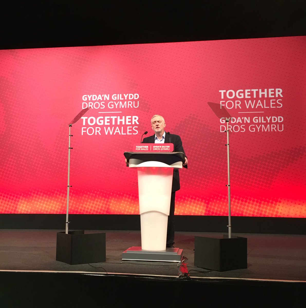 WelshLabour's tweet photo. Leader of the Labour Party @jeremycorbyn praises the work of Welsh Government and Welsh Labour Parliamentary colleagues #welshlab17 https://t.co/PY8w5sV6gf