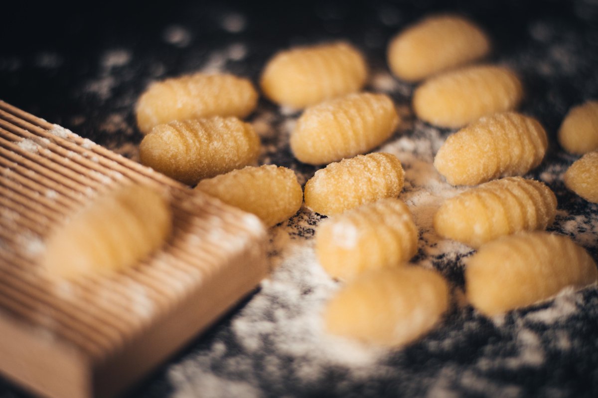 CookingLabUK's tweet photo. Only 3 spots left for Thursday #GNOCCHI CLASS @mercatometropol 6.30pm! Book now at https://t.co/WEDBfx1m52 https://t.co/MzzUJGKwpD