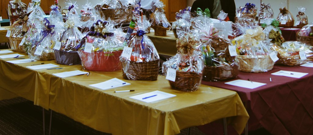 HopeGlendora's tweet photo. @HopeGlendora Student Support Auction Today! All are welcome!! Doors open at 4:00pm! #supporthope #hopeglendora https://t.co/G1ujFtb44E
