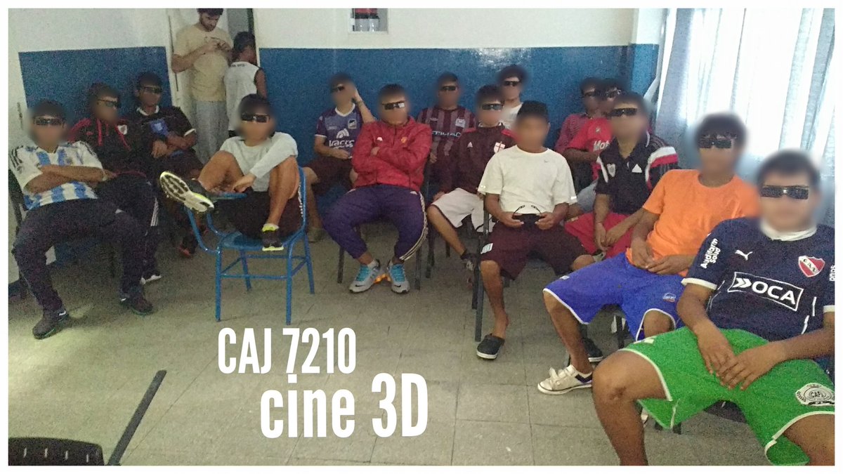 fsteruel's tweet photo. #CAJ7210 Terminando una gran jornada de trabajo con una película en 3D. @fsteruel @maricaj7210 @gercaj @lmluna700 https://t.co/kCOzI3P6n9