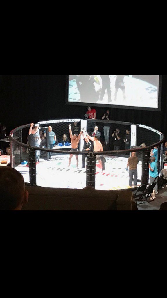 PARAMOUNT MMA some hands raised &amp; some not. But all came to fight 👊🏿🎤👊🏿