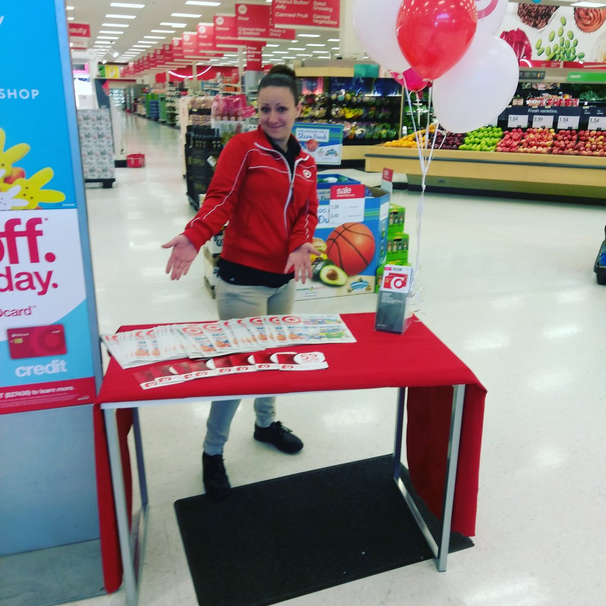 JessiChilton's tweet photo. Starting our day of right! Helping our guests save 5% #2260 #Target #redcard @kab47alias @the_dirtRocker @IsmaelM1frm9 @sadanac26 https://t.co/Xko42abkvi