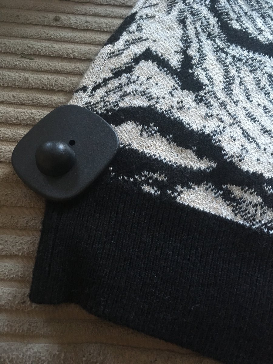 vala_graham's tweet photo. @houseoffraser TERRIBLE service at Cardiff today. 20 mins to figure out how a gift card works, overcharged me &amp; left tag on #houseoffailure https://t.co/tElHDHn631