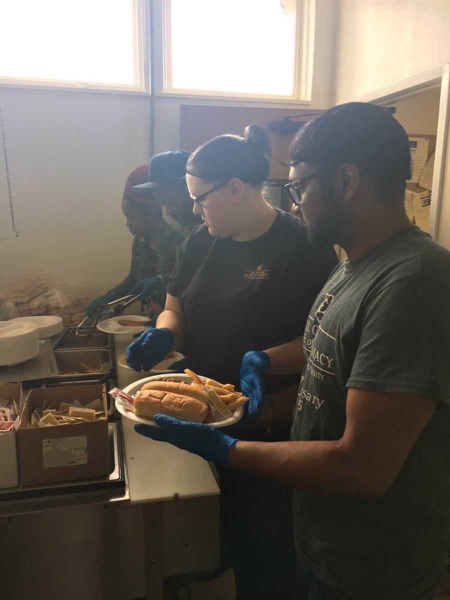 ETSUSNPhA's tweet photo. SNPhA & CPFI served their monthly meals today! This is how our chapter stands together. #Region2StartsWithYou #SNPhANoBarriers #etsu https://t.co/FalVmtCNPk