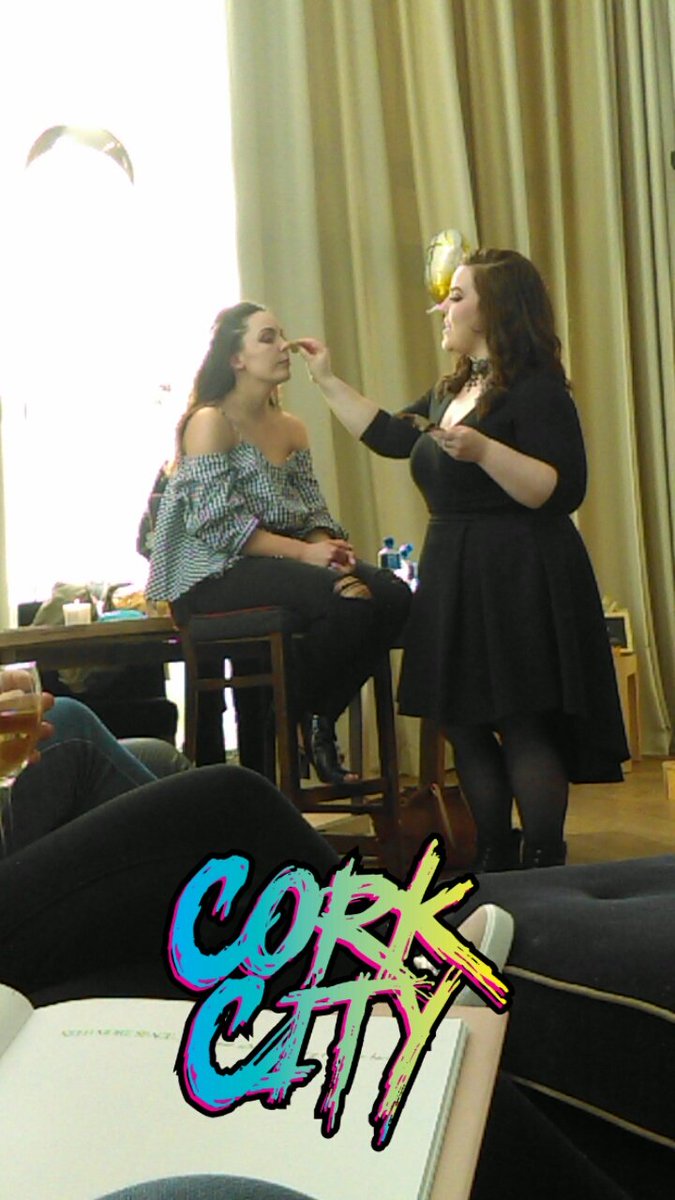 JulianneShine's tweet image. Bride to be getting her makeup done 😁 #henparty #corkcity #TooDrunktoFunction