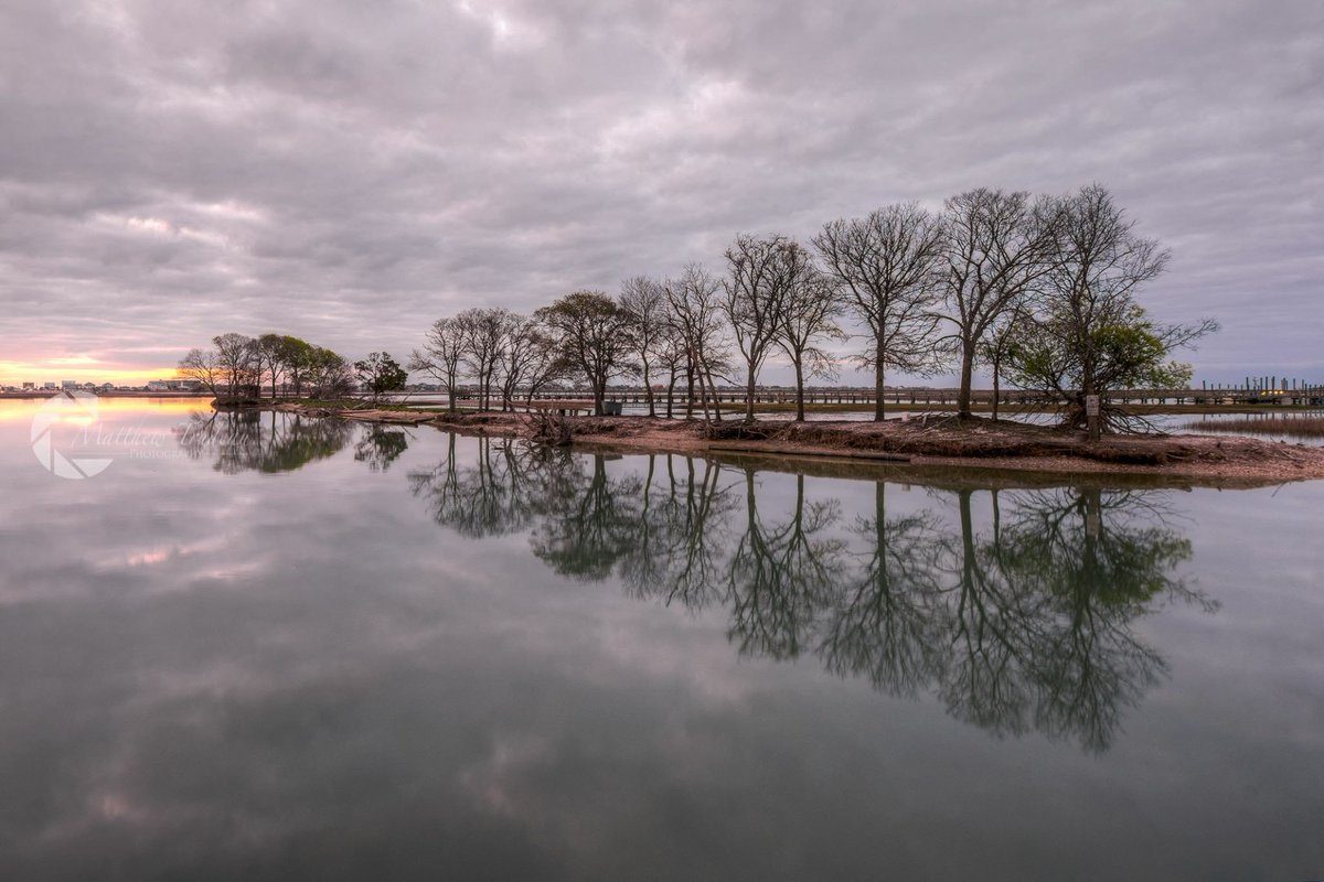 EdPiotrowski's tweet image. Peaceful start to Sat. Love the sky’s reflection in the water surrounding Goat Island in Murrells Inlet.  Great shot @MatthewTrudeau1  #scwx