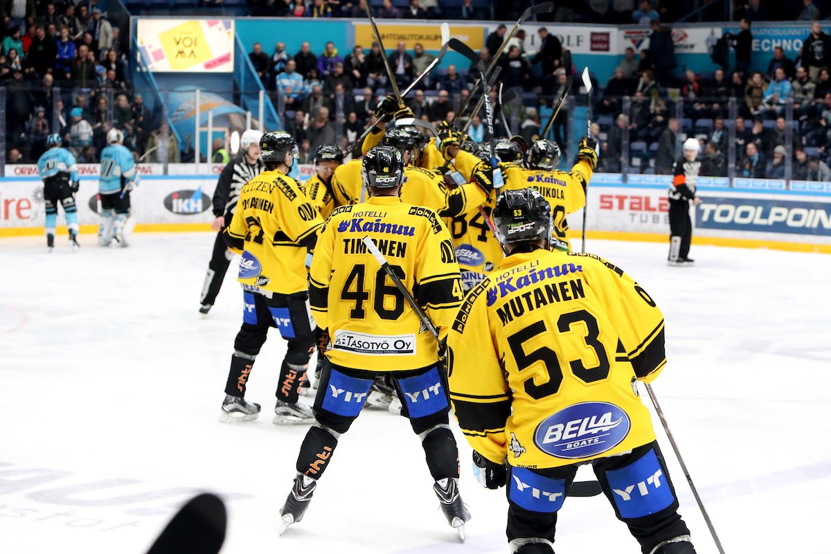 smliiga's tweet photo. Näissä tunnelmissa mentiin perjantaina Lahdessa – katso kuvakooste: https://t.co/bJwmFraBoh #PelicansFi #KalPa #Liiga #KohtiMaljaa https://t.co/HaonVsUKBs