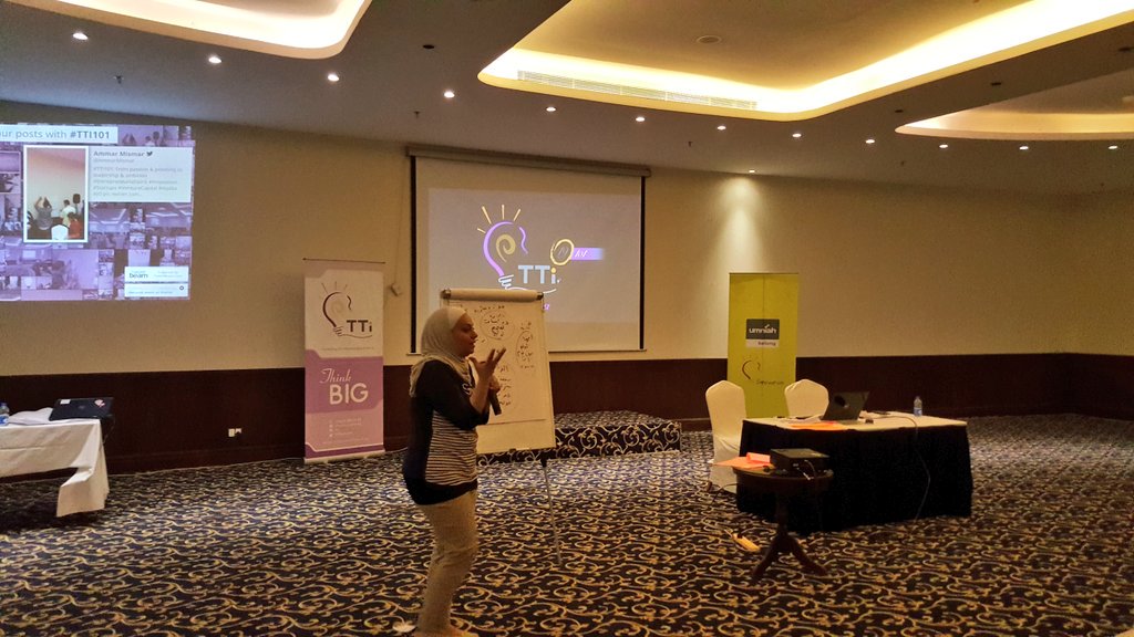 Umniah's tweet photo. الآن مع @Nedakharoub للحديث عن Canvas Business Model 
للبدء باي مشروع ريادي
#الأردن #TTi19 #tti101 https://t.co/BW6BtYSNOp