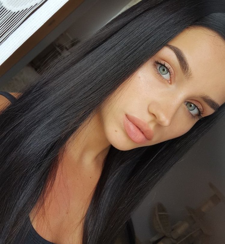 RealBadBrunette's tweet photo. Yuliamia with and without makeup is gorgeous 😍😍 https://t.co/GemaV5zcev