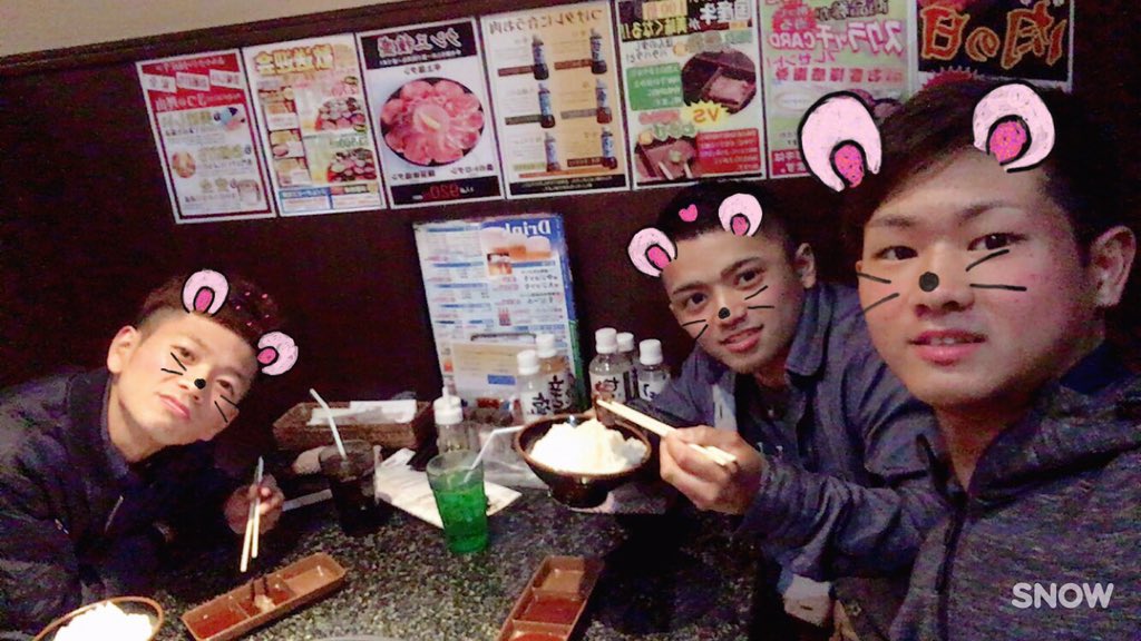 RcMVPSvCKGHDlpf's tweet photo. 今日は本当にありがとうございました❗️
3人で頑張ります👍
豊高の人も城の人もいっぱい来てくれて嬉しかった笑
でもやっぱり寂しかった😭
またまた翁長主将から長文の手紙と、現金を頂きました😍
最後までイケメンでしたね😂

じゃーみんなまた会う日まで✋

#城
#豊高
#ありがとう https://t.co/Z3DlxxxEcG
