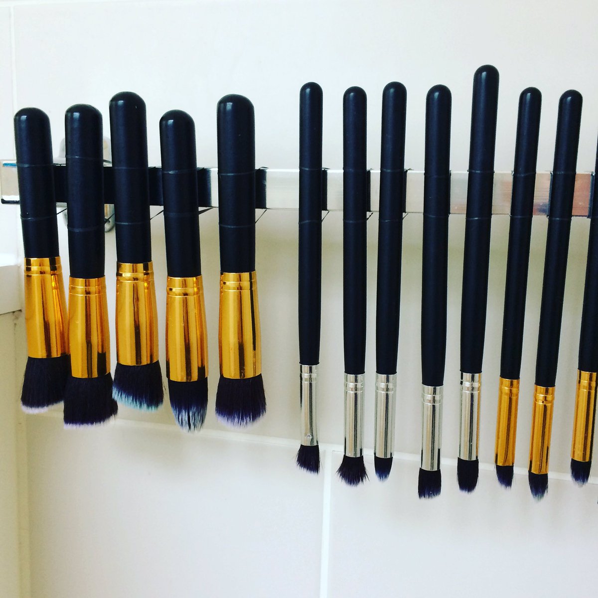 yenuec's tweet photo. Day to wash my brushes! #makeuptips #makeup #makeupbrush #brush #lovemakeup #makeuplove #wakeupandmakeup #Makeupmadness #MakeUpYourLife https://t.co/0go4Ld5aS9