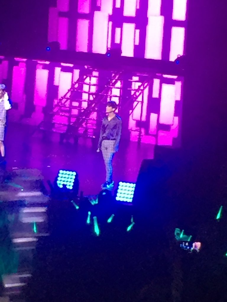 AdaTwoPointOh's tweet photo. I was blessed with Lee Jinki in these tight plaid pants ππΎππΎππΎ #SHINeeWorldinDallas #SWCVinDallas #SHINeeWorldinUSA https://t.co/BQ1AmESMax