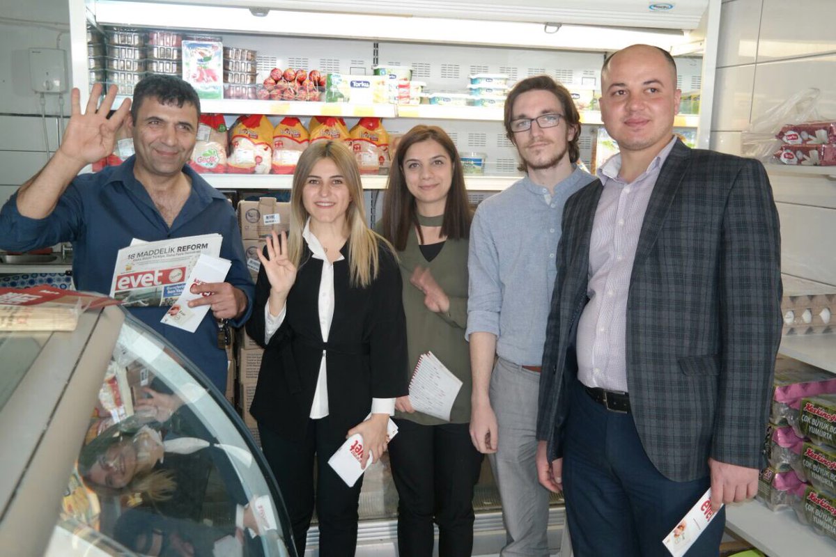 Manisanın Ahmetli ilçesinde esnafımızı ziyaret ederek Evet gazetesi ile broşürlerimizi dağıttık.