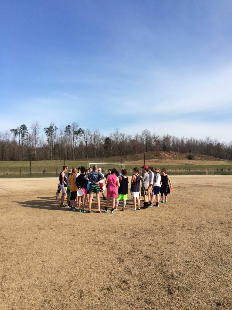 MiddPranksterz's tweet photo. Biggest team on field baby #26strong #802 #cutefun&amp;flirty https://t.co/vzoRAQgaim