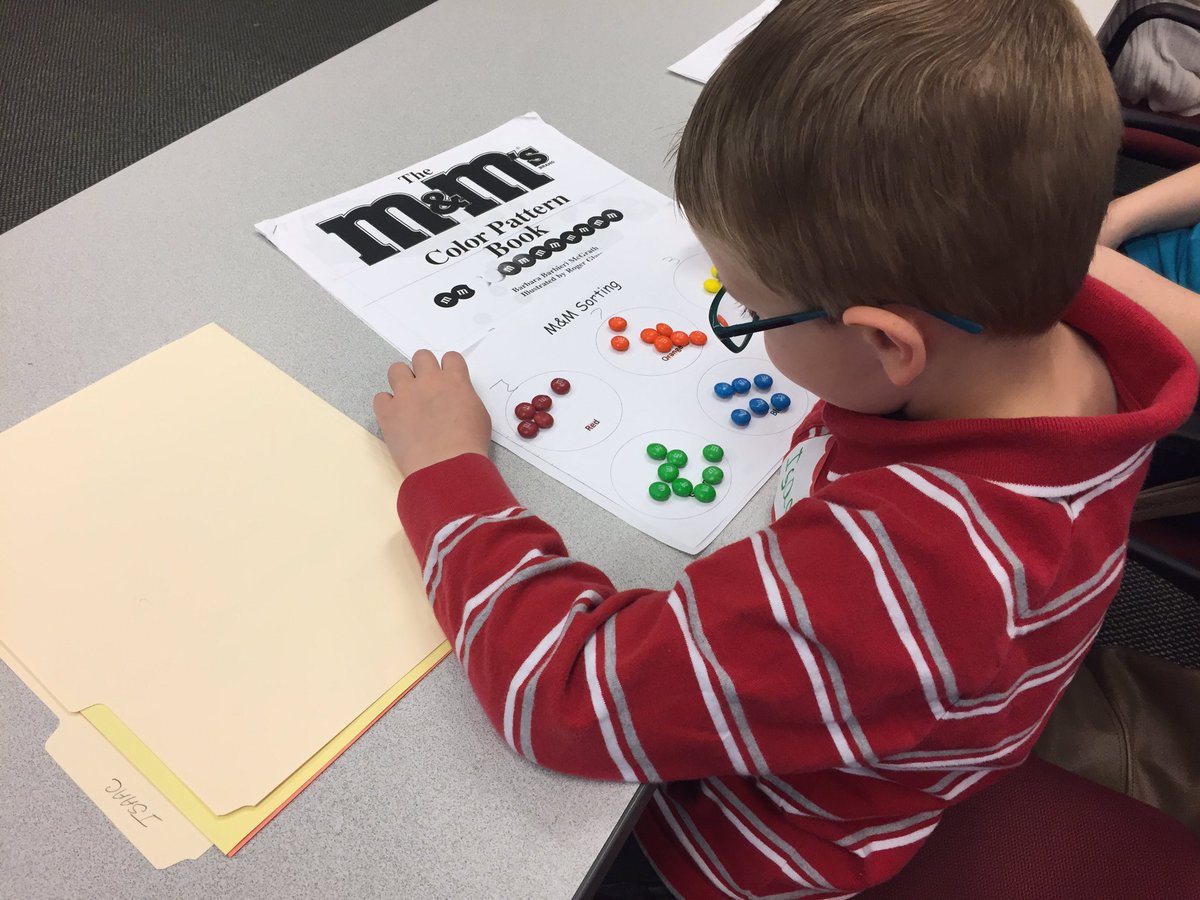 DrJMChapman's tweet photo. @taylorsallym teaching #M&M #math during @GroveCtyCollege #MathBlast Great job #gccedu #preT https://t.co/RSZSCQ60fb