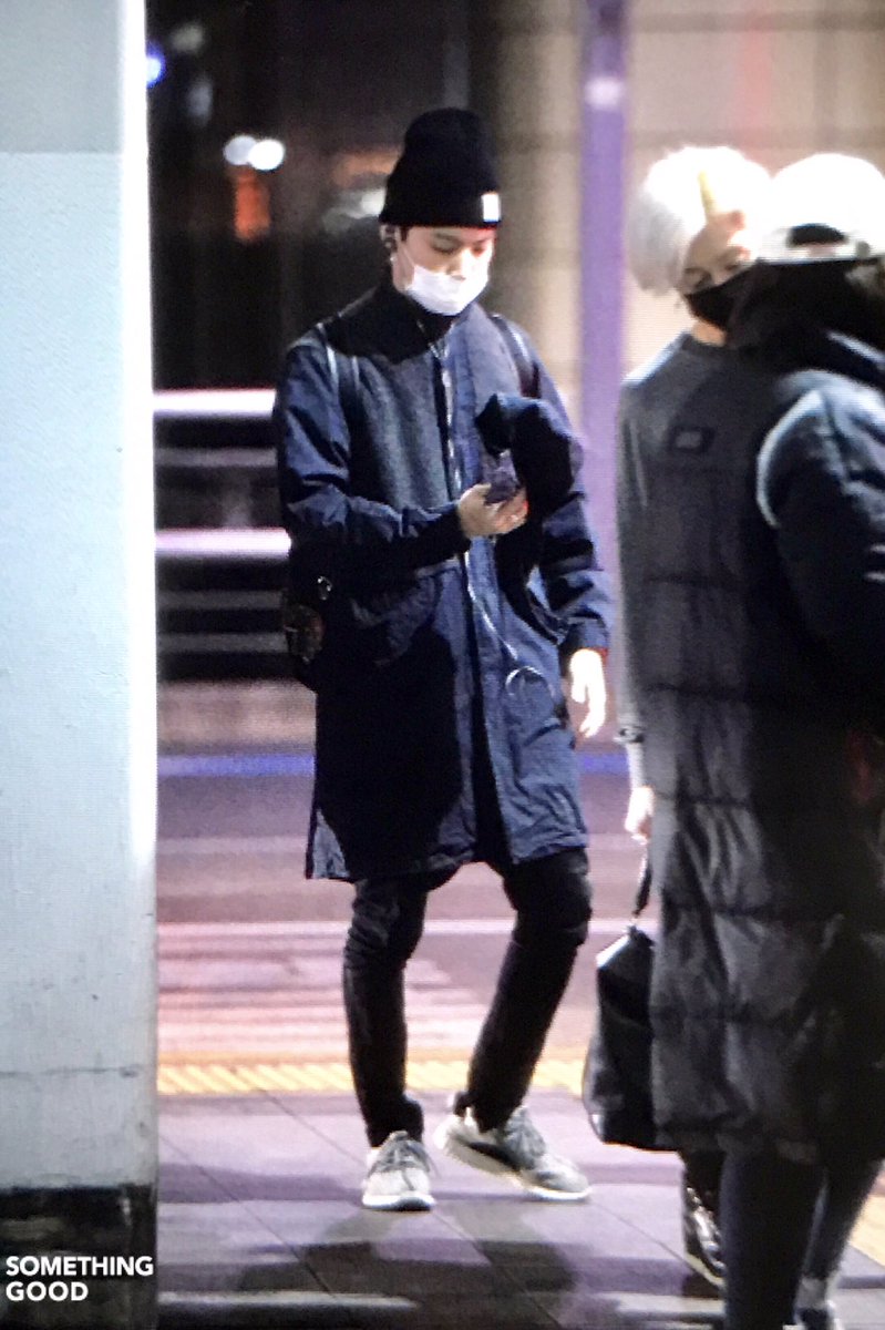 GOT7hood's tweet photo. 후드 떼는 중
내 씸쟝도 같이 떨어져나가...으윽 소듕한 후디후디 https://t.co/2VVsbBjqZS