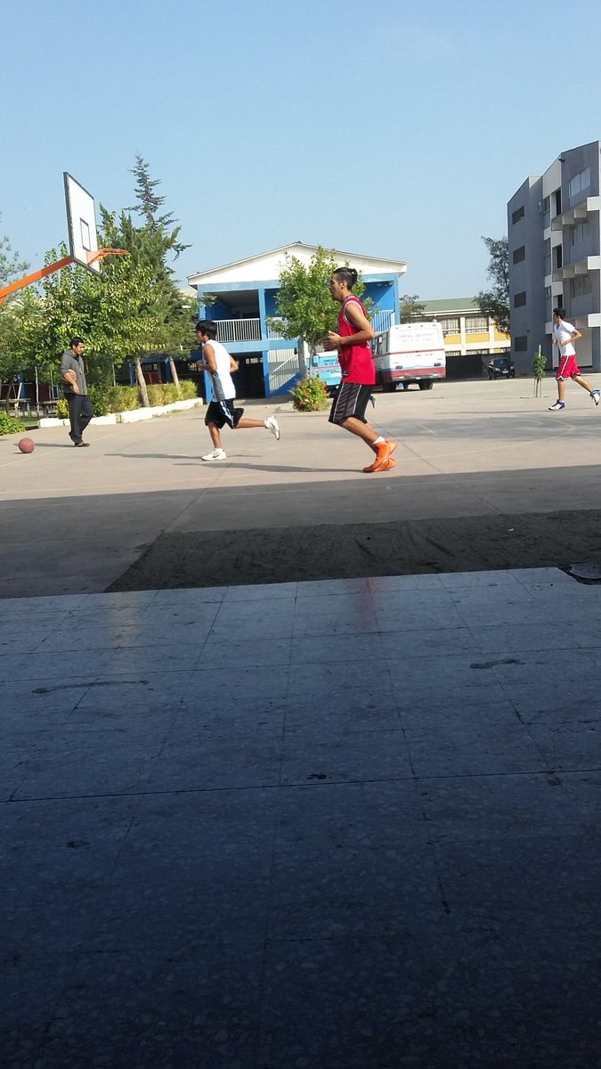 FilialElBosque's tweet photo. Continuamos el movido sábado. Nuestras 3 escuelas funcionando en paralelo, l@s soci@s del @CSDColoColo hacen grande a nuestra institución! https://t.co/GAfzS7vADE