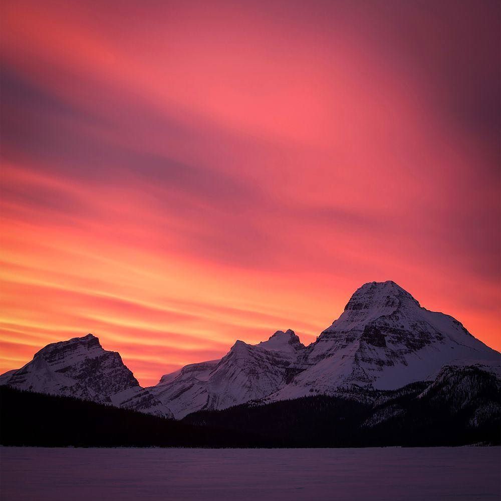 PaulZizkaPhoto's tweet photo. A perfect start to the day as sunrise ignites the clouds in a fiery display over Hector La… https://t.co/7vhBWrjL5n https://t.co/ZcZfRz8dGM