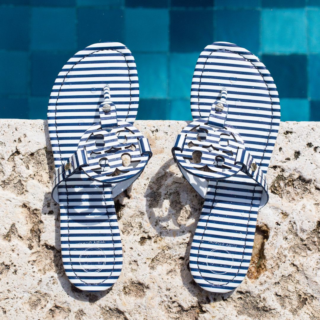 toryburch's tweet image. Classic in blue and white stripes: torybur.ch/millers #ToryBurchSS17