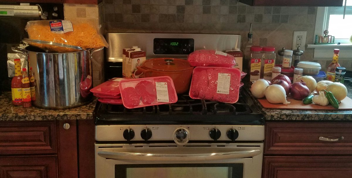 TonyB_Chili's tweet image. The cooking begins.......4 gallons, God damn (Chapelle show voice)