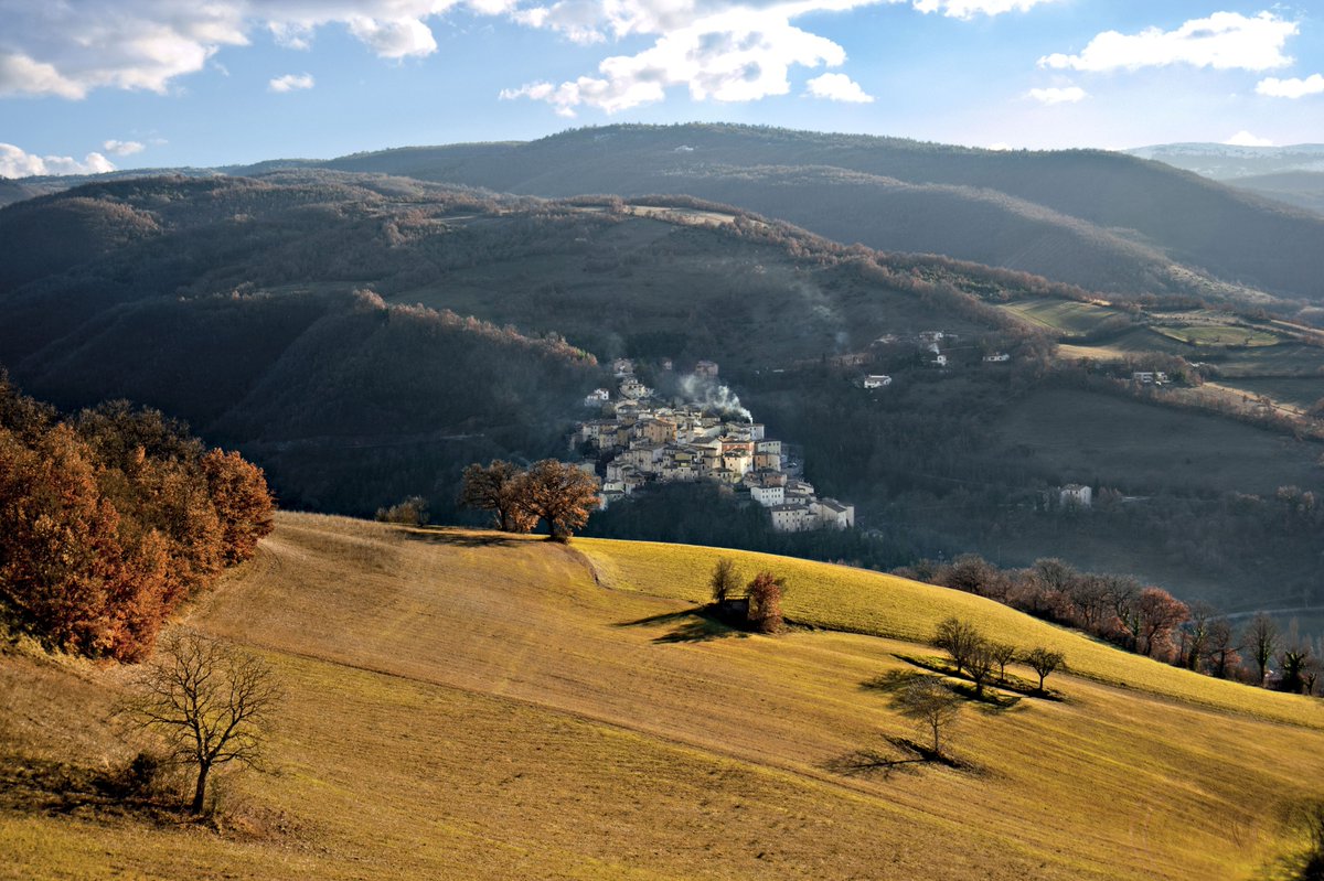 DoveViaggi's tweet photo. #Umbria si rimette in #moto #weekend tra natura, #food ed eventi: 60 Comuni, 70 motoclub, 40 itinerari #umbriamoto https://t.co/VIjpJ1QK7n https://t.co/8Py9N8C0bm