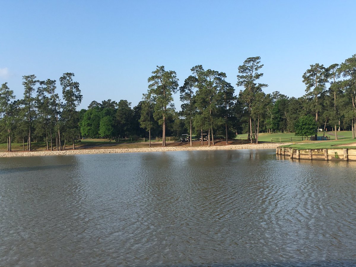 TStephensCGCS's tweet photo. Great improvement @tour18houston from @fusiongolfus Lake about a foot down. #Tour18Houston #UniqueMemorableGolf #improvingguestexperience https://t.co/sLaKtF7YPZ