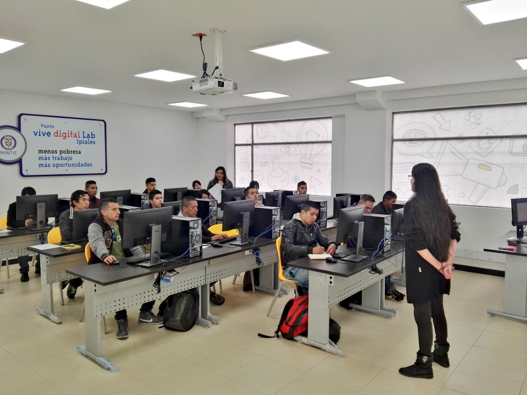 arteagaluchoo's tweet photo. Hoy en @IpialesDigital Entrenamiento en Desarrollo de Videojuegos, 17 personas apasionadas por el mundo Gamer participan de esta oportunidad https://t.co/msGFwoPEev
