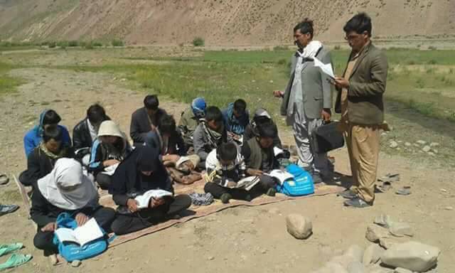 basirahang's tweet image. I studied in this kind of schools, our chair was the earth and our class roof was the sky. One day history will reminds this #discrimination
