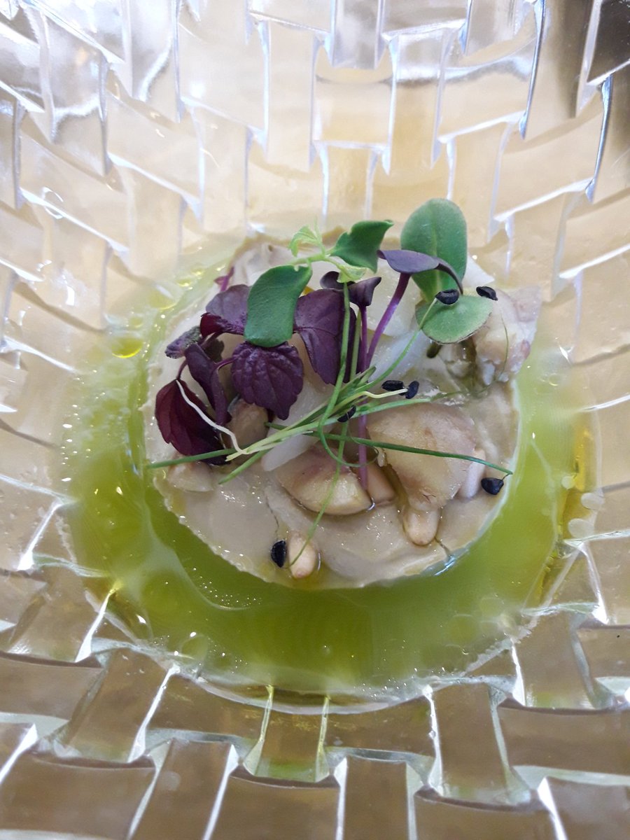 Jardín de primavera con alcachofas , salsifi, piñones, consomé de apio bola y hierbas con #aove picual de Jaén #goodaove <a href="/elmonastrell/">Monastrell</a>