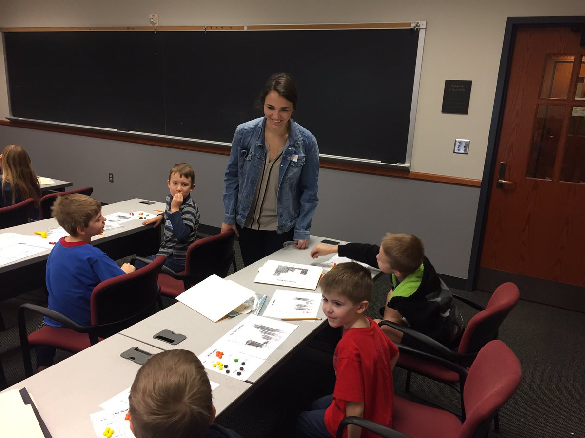 DrJMChapman's tweet photo. @MikhailSalem & @VolpiKayleigh #gccedu #PreT teaching #Skittle #graphs @GroveCtyCollege #MathBlast what a fun way to learn #graphing https://t.co/kxj1BJExm0
