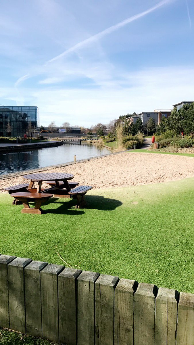 JessMGleave's tweet image. Enjoying the campus beach @edgehill in this glorious sunshine while we can ☀️ #thirdyearproblems