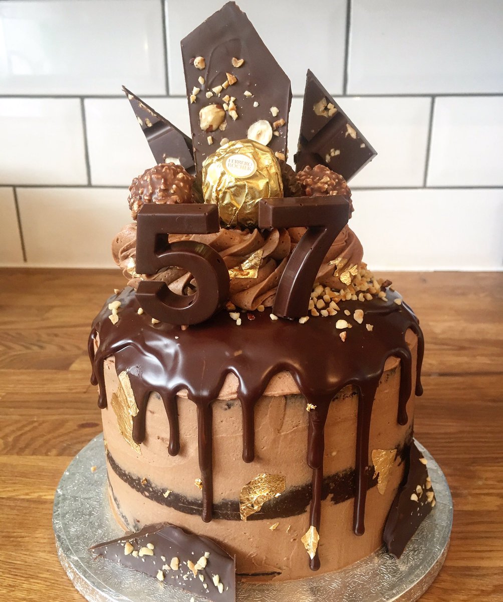 AilsaArtisana's tweet photo. #darkchocolate & #toastedhazelnut #chocolatemudcake #birthdaycake https://t.co/tDNRFrQPMU
