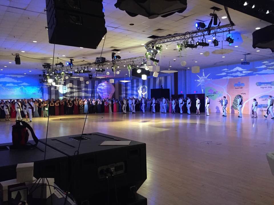 HokieClassRing's tweet image. An unforgettable night 1 of @VTclass2018 Ring Dance! We are sure night 2 will be just as great! #WearTheTradition