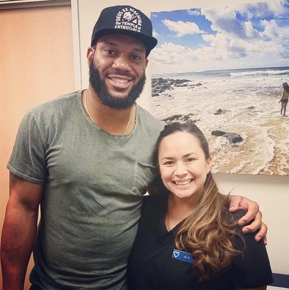 GlennDCohenMD's tweet photo. NFL players need hand surgeons too! #LARams #drcohenhandsurgeon #drglenncohen #handproblems #NFL #greenbaypackers #football ##footballinjury https://t.co/OHSzc4lrPm