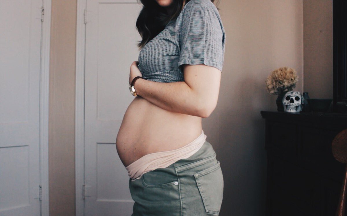 MackenzieTess's tweet photo. 21 week BUMPDATE on my channel now! Link in bio!!! #pregnancy #firsttimemom #BUMPDATES https://t.co/SOEnhmPiYC
